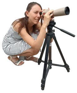 Jillian-Monot-Graphiste-specialisee-en-habillage-de-stand-et-formatrice-en-ommunication-visuelle